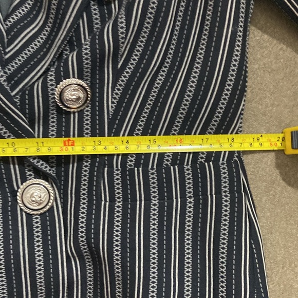 Beautiful, vesace blazer, no lowballs - Picture 6 of 12